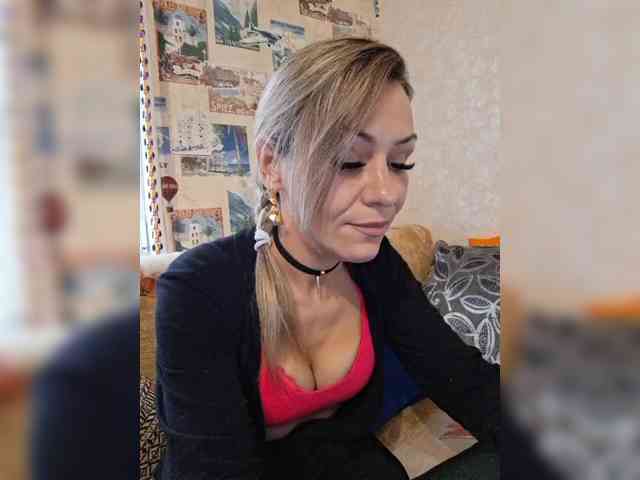 krisred Live Webcam on BongaCams