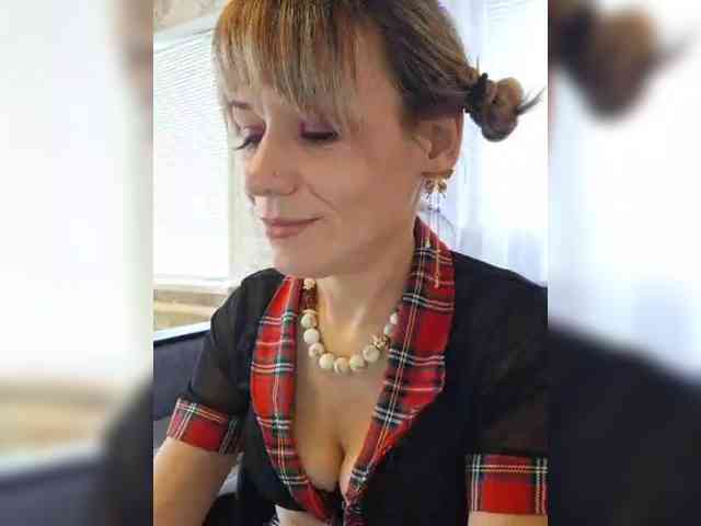 krisred Live Webcam on BongaCams