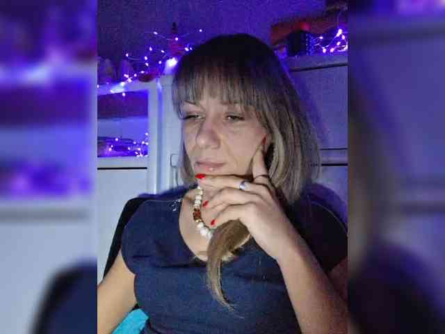 krisred Live Webcam on BongaCams