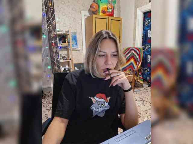 krisred Live Webcam on BongaCams