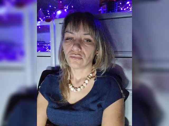 krisred Live Webcam on BongaCams