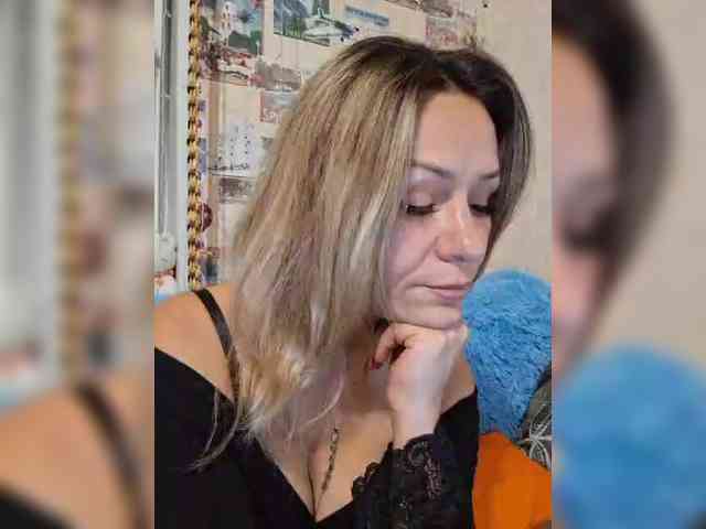 krisred Live Webcam on BongaCams