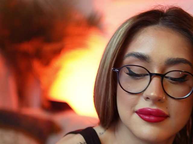 AileenKiss's BongaCams show and profile