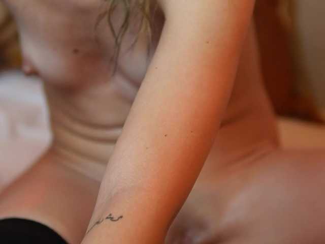 AileenKiss's BongaCams show and profile