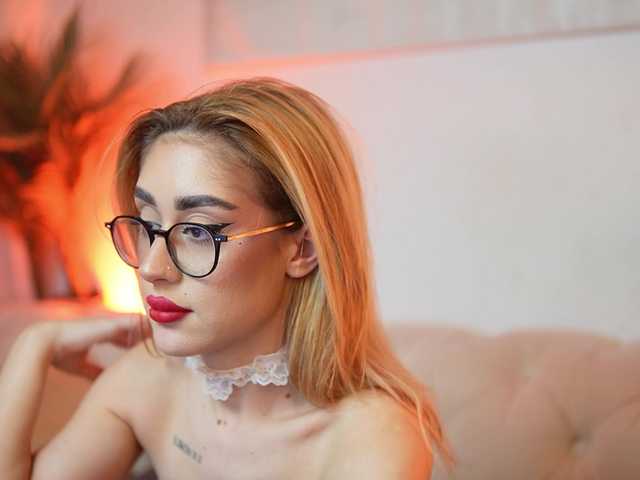 AileenKiss's BongaCams show and profile