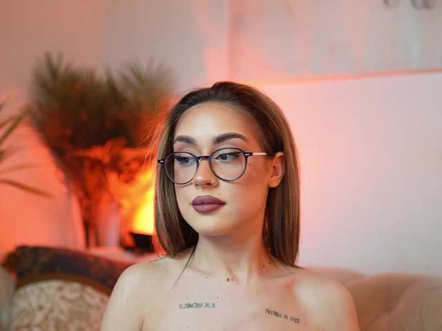 AileenKiss's BongaCams show and profile