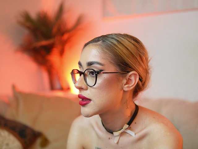AileenKiss's BongaCams show and profile