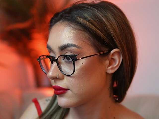 AileenKiss's BongaCams show and profile