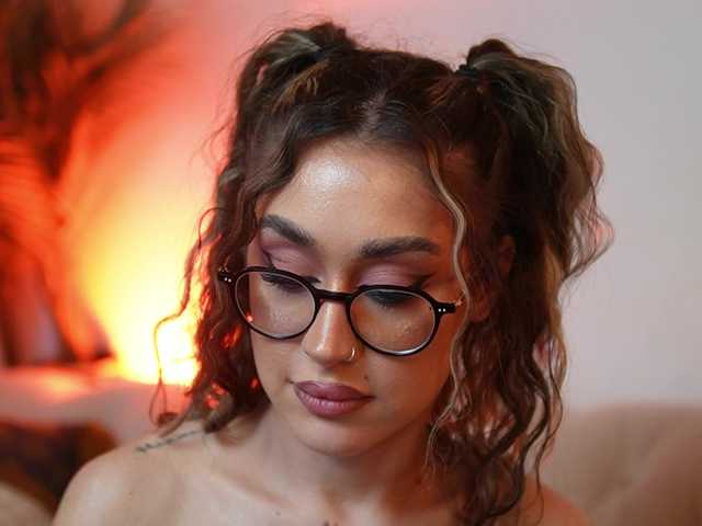 AileenKiss's BongaCams show and profile