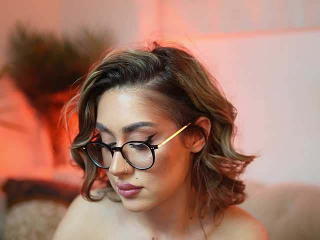 AileenKiss's BongaCams show and profile