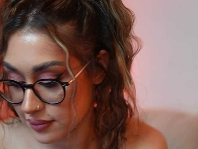 AileenKiss's BongaCams show and profile