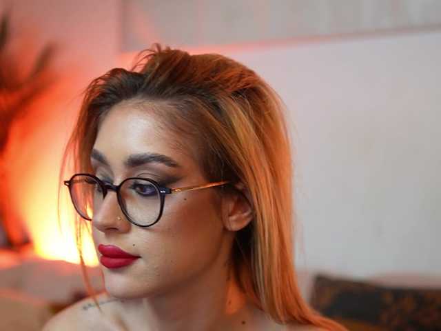 AileenKiss's BongaCams show and profile