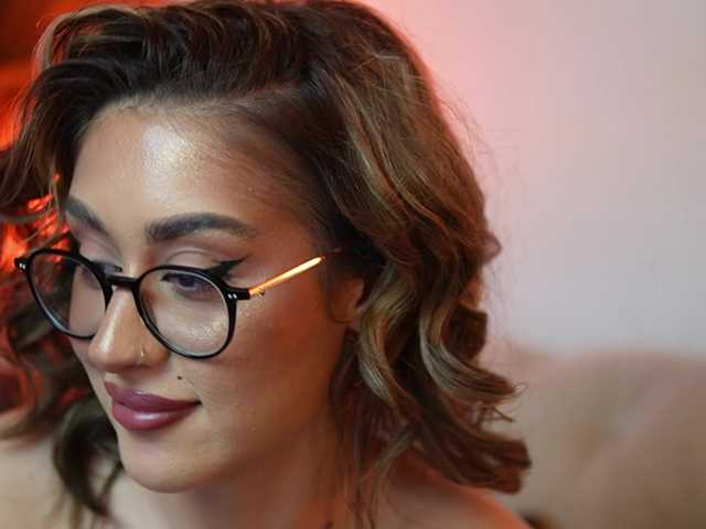 AileenKiss's BongaCams show and profile