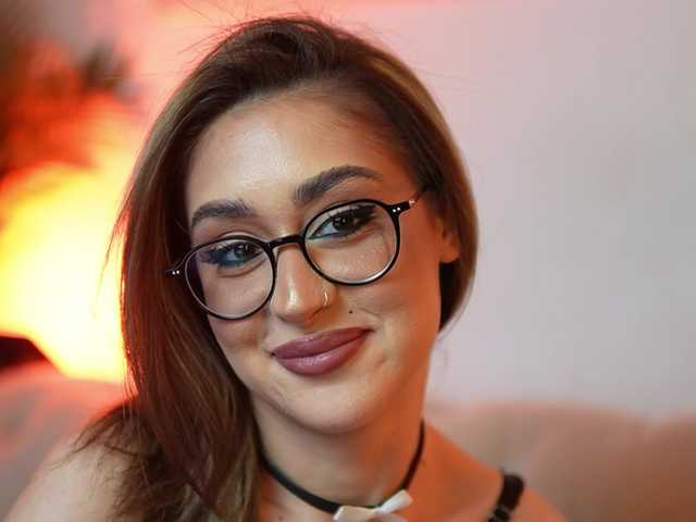 AileenKiss's BongaCams show and profile