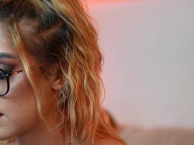 AileenKiss's BongaCams show and profile