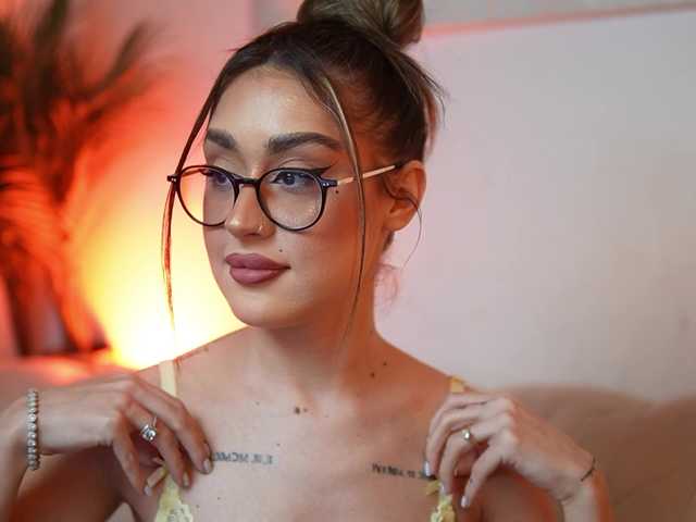 AileenKiss's BongaCams show and profile