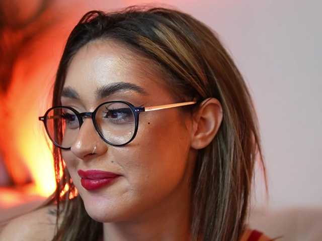 AileenKiss's BongaCams show and profile