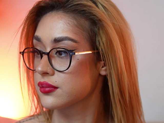 AileenKiss's BongaCams show and profile