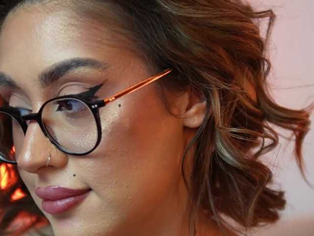 AileenKiss's BongaCams show and profile