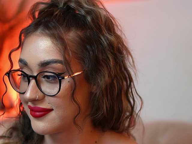 AileenKiss's BongaCams show and profile