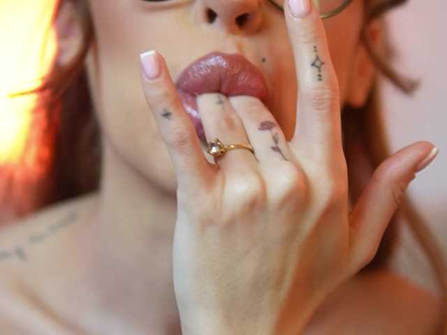 AileenKiss's BongaCams show and profile