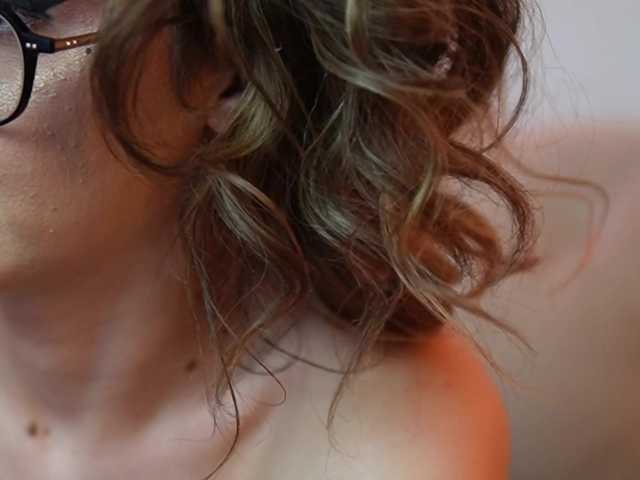 AileenKiss's BongaCams show and profile