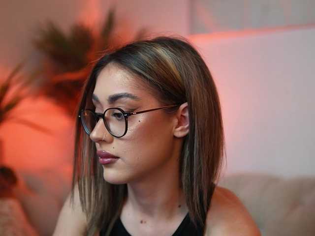 AileenKiss's BongaCams show and profile