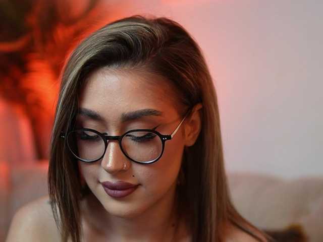 AileenKiss's BongaCams show and profile