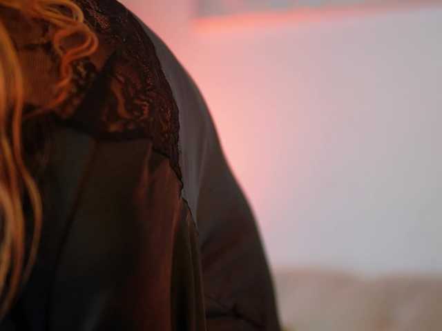 AileenKiss's BongaCams show and profile