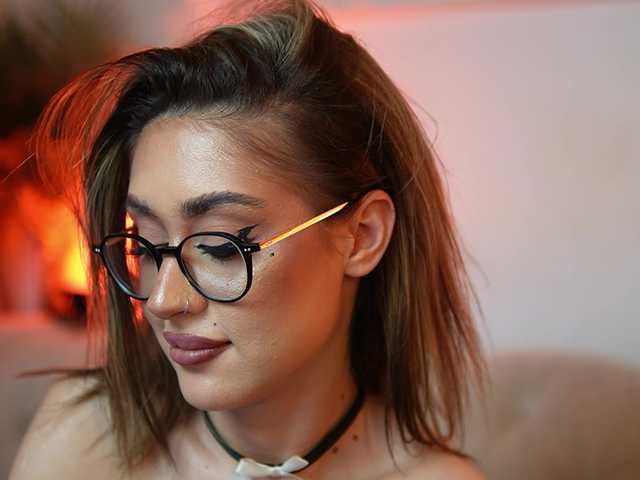 AileenKiss's BongaCams show and profile