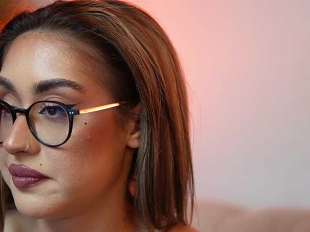 AileenKiss's BongaCams show and profile