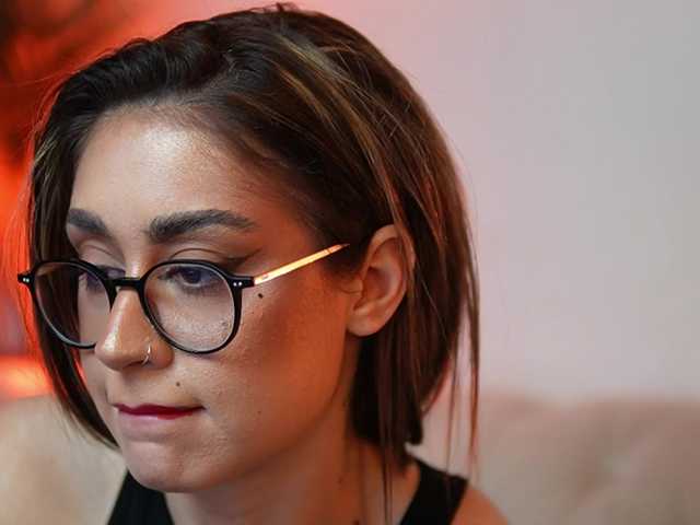 AileenKiss's BongaCams show and profile