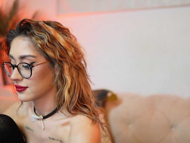 AileenKiss's BongaCams show and profile