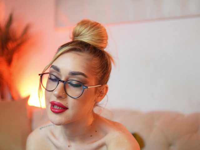 AileenKiss's BongaCams show and profile