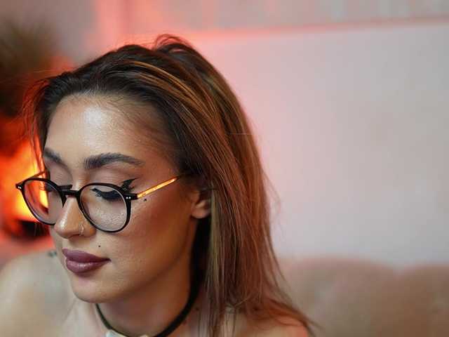 AileenKiss's BongaCams show and profile