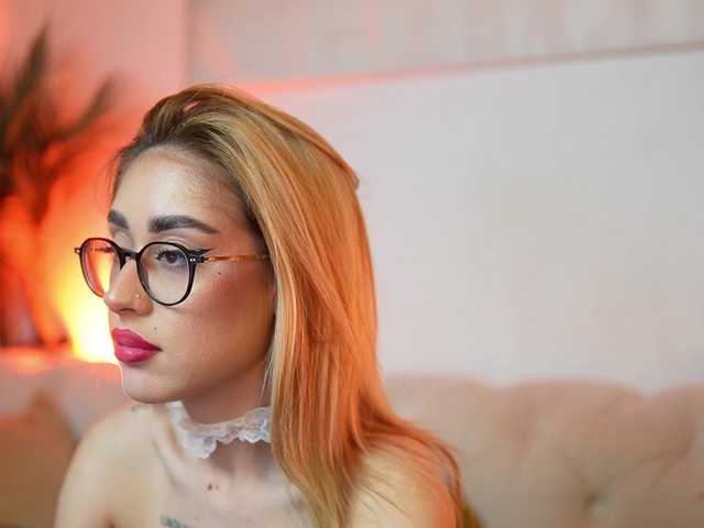 AileenKiss's BongaCams show and profile