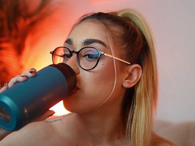 AileenKiss's BongaCams show and profile