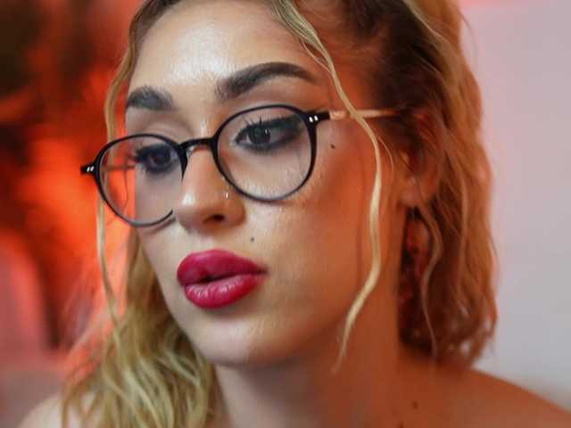 AileenKiss's BongaCams show and profile