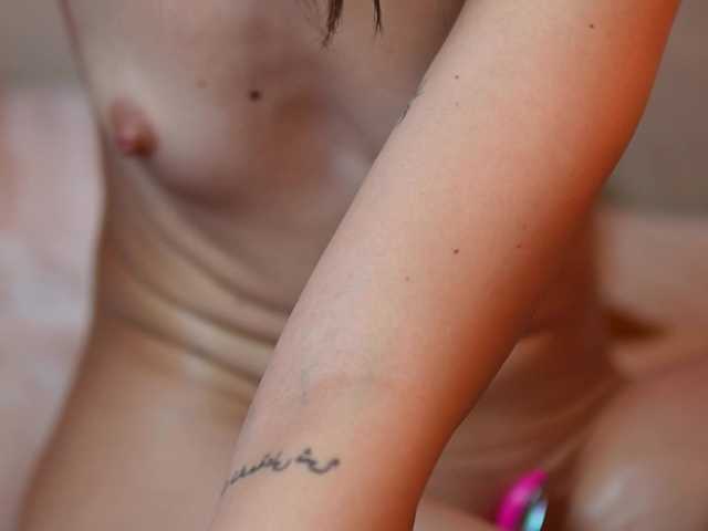 AileenKiss's BongaCams show and profile