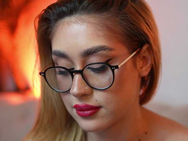 AileenKiss's BongaCams show and profile