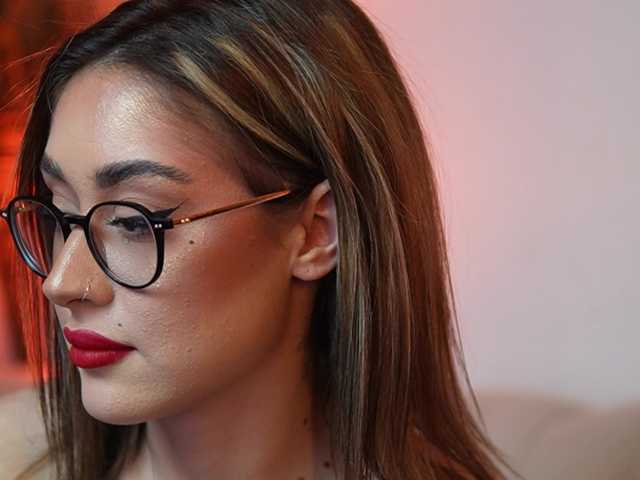 AileenKiss's BongaCams show and profile