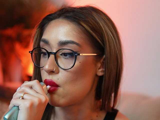 AileenKiss's BongaCams show and profile