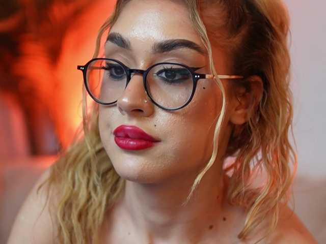 AileenKiss's BongaCams show and profile