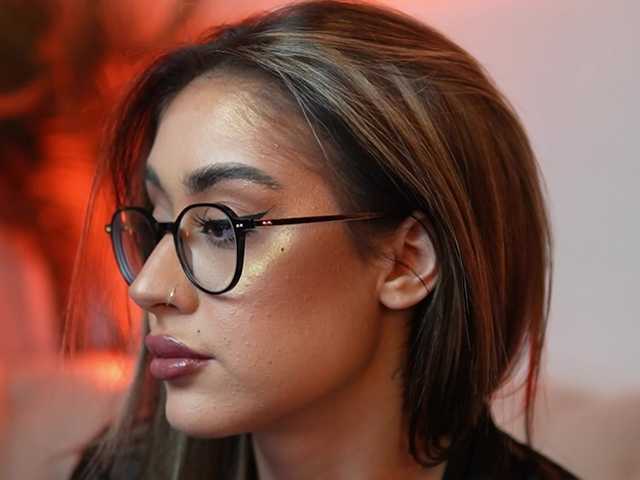 AileenKiss's BongaCams show and profile