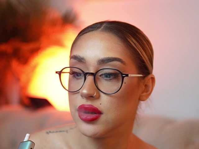 AileenKiss's BongaCams show and profile