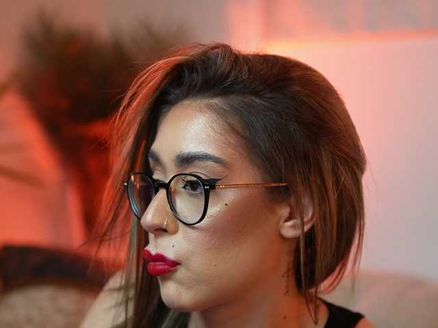 AileenKiss's BongaCams show and profile