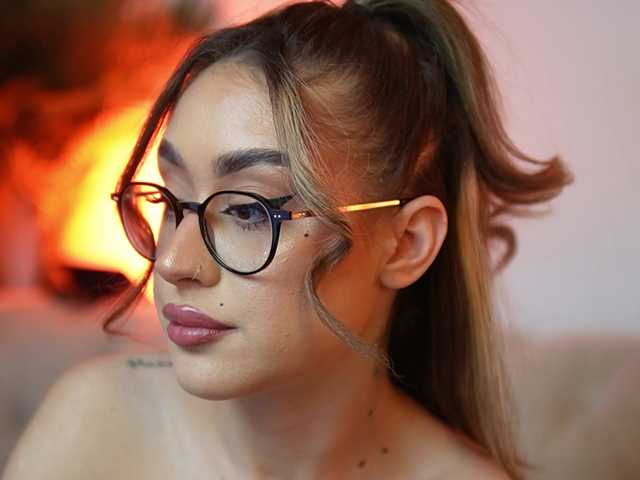 AileenKiss's BongaCams show and profile