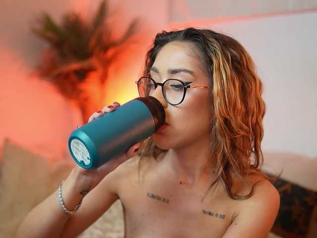 AileenKiss's BongaCams show and profile