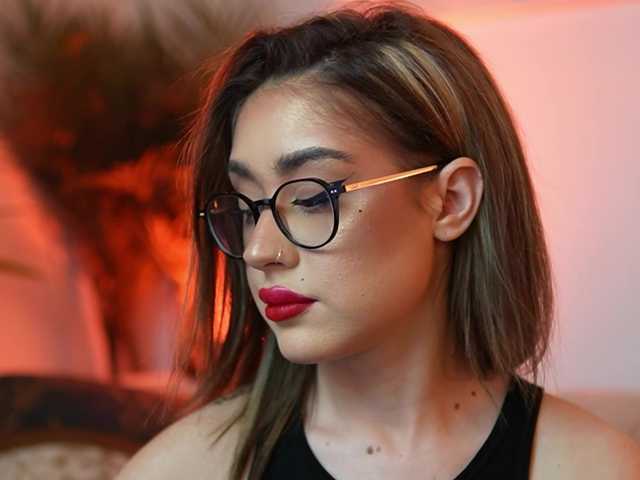 AileenKiss's BongaCams show and profile