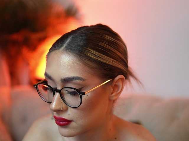 AileenKiss's BongaCams show and profile